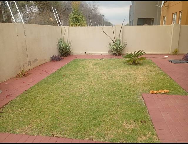 2 BEDROOM TOWNHOUSE FOR SALE IN WATERVAL EAST